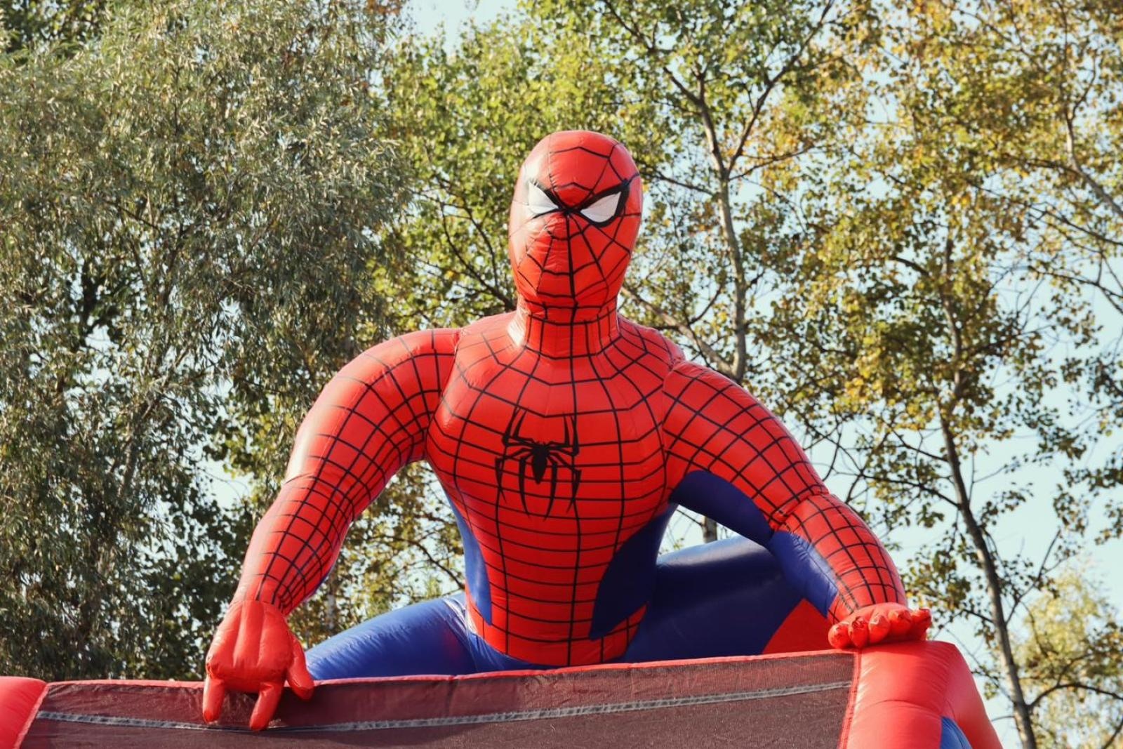 Zdjęcie w galerii na portalu naszwodzislaw.com: Charytatywny festyn na Trzech Wzgórzach. Dla powodzian zebrano ponad 20 tysięcy złotych [FOTO] wiadomości z regionu