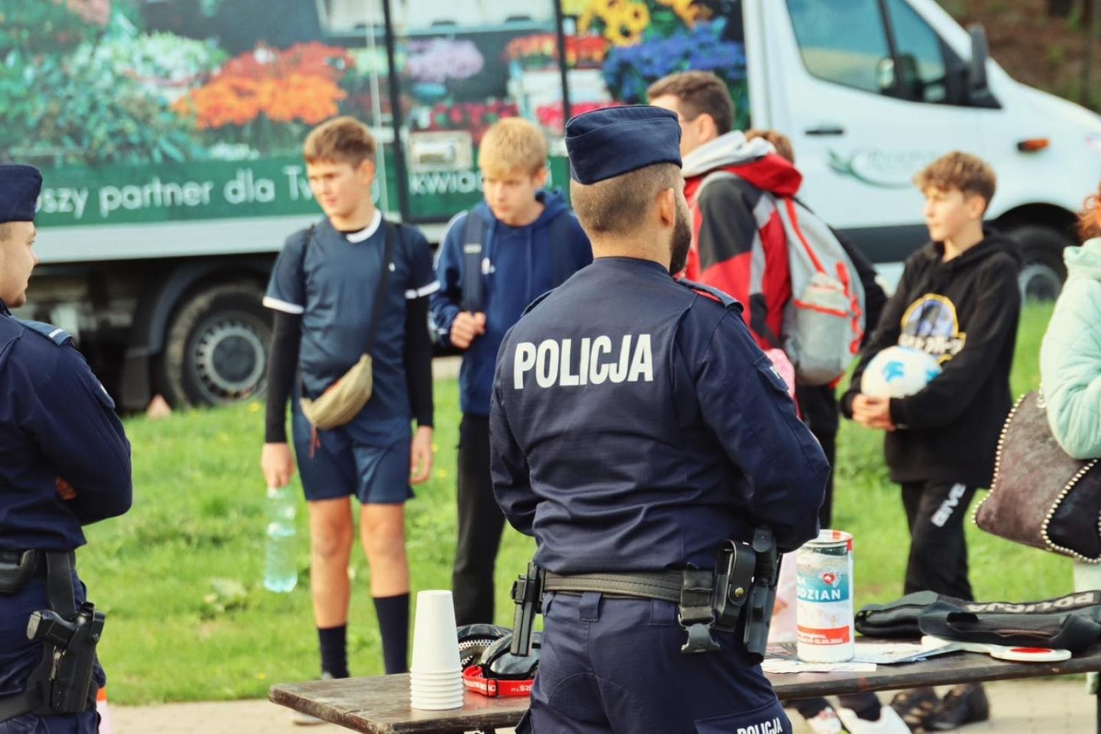 Zdjęcie w galerii na portalu naszwodzislaw.com: Charytatywny festyn na Trzech Wzgórzach. Dla powodzian zebrano ponad 20 tysięcy złotych [FOTO] wiadomości z regionu