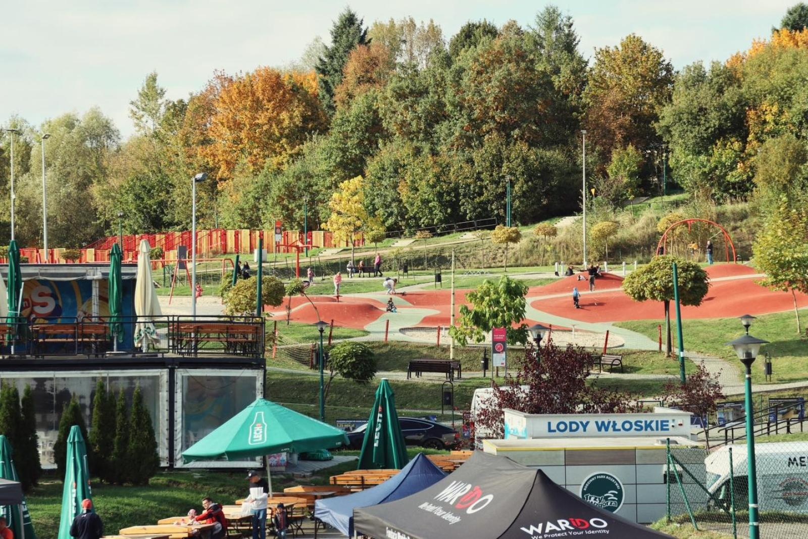 Zdjęcie w galerii na portalu naszwodzislaw.com: Charytatywny festyn na Trzech Wzgórzach. Dla powodzian zebrano ponad 20 tysięcy złotych [FOTO] wiadomości z regionu