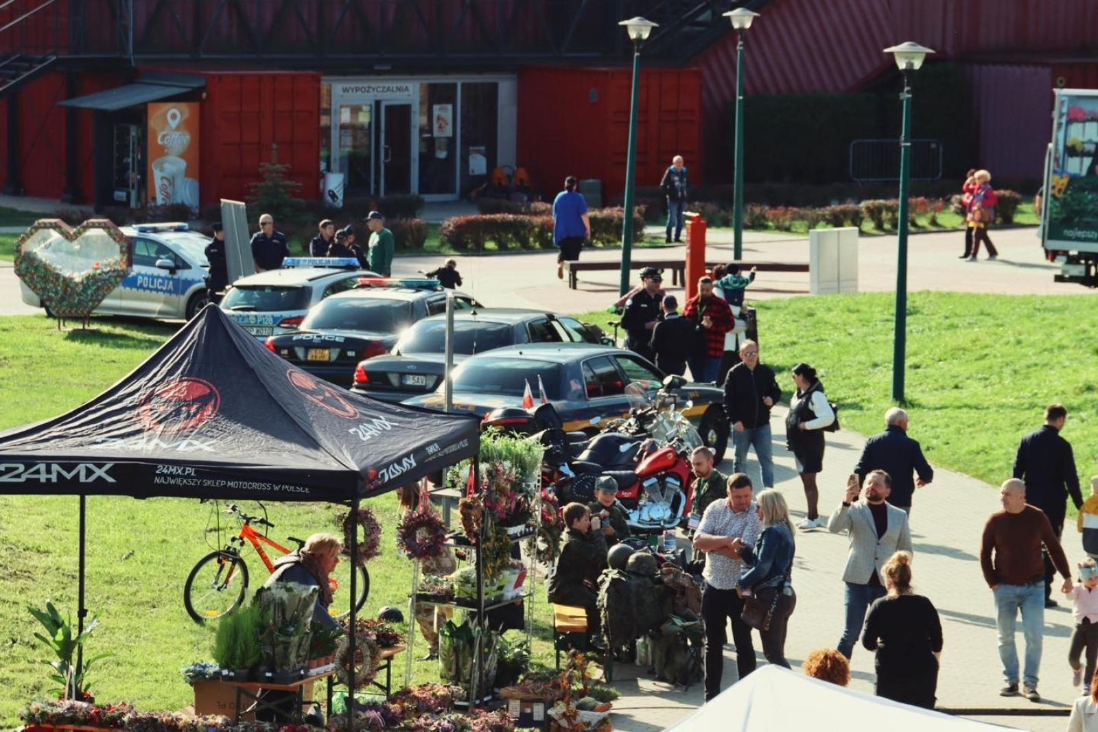 Zdjęcie w galerii na portalu naszwodzislaw.com: Charytatywny festyn na Trzech Wzgórzach. Dla powodzian zebrano ponad 20 tysięcy złotych [FOTO] wiadomości z regionu