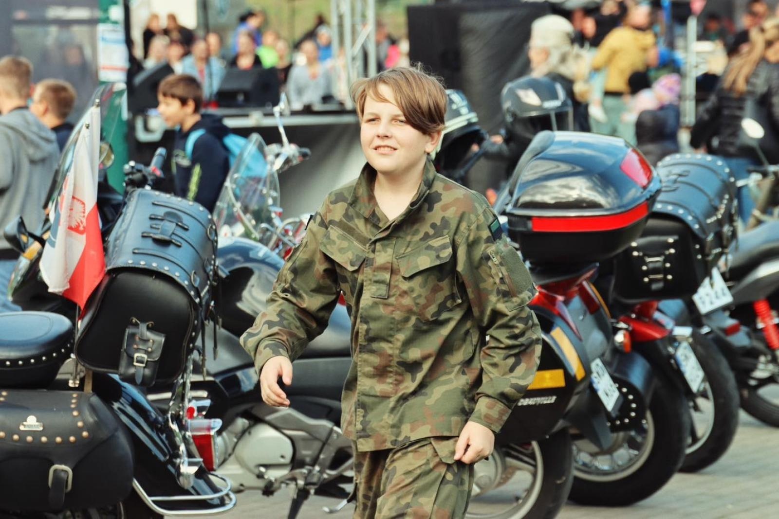 Zdjęcie w galerii na portalu naszwodzislaw.com: Charytatywny festyn na Trzech Wzgórzach. Dla powodzian zebrano ponad 20 tysięcy złotych [FOTO] wiadomości z regionu