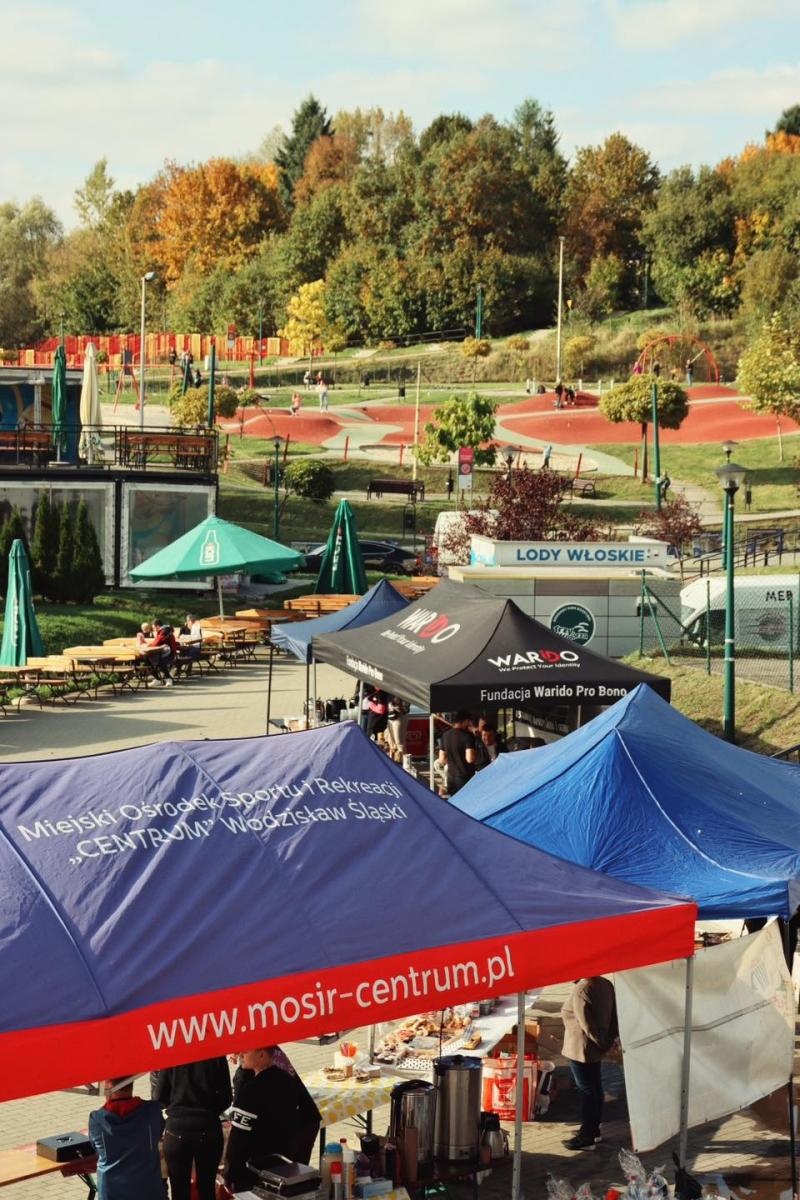 Zdjęcie w galerii na portalu naszwodzislaw.com: Charytatywny festyn na Trzech Wzgórzach. Dla powodzian zebrano ponad 20 tysięcy złotych [FOTO] wiadomości z regionu