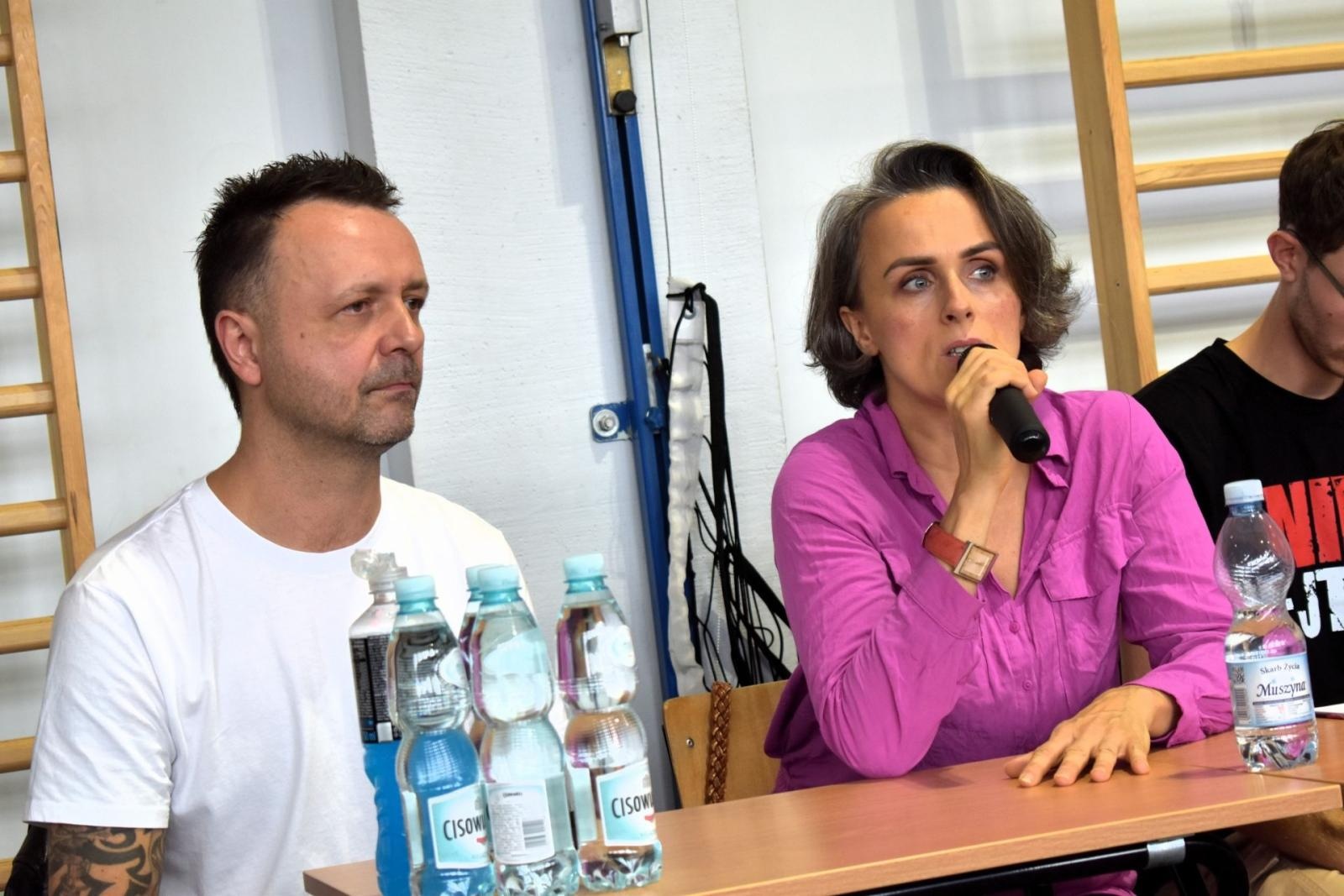 Zdjęcie w galerii na portalu naszwodzislaw.com: Z Natalią Niemen o hejcie. Spotkanie w Tischnerze wiadomości z regionu