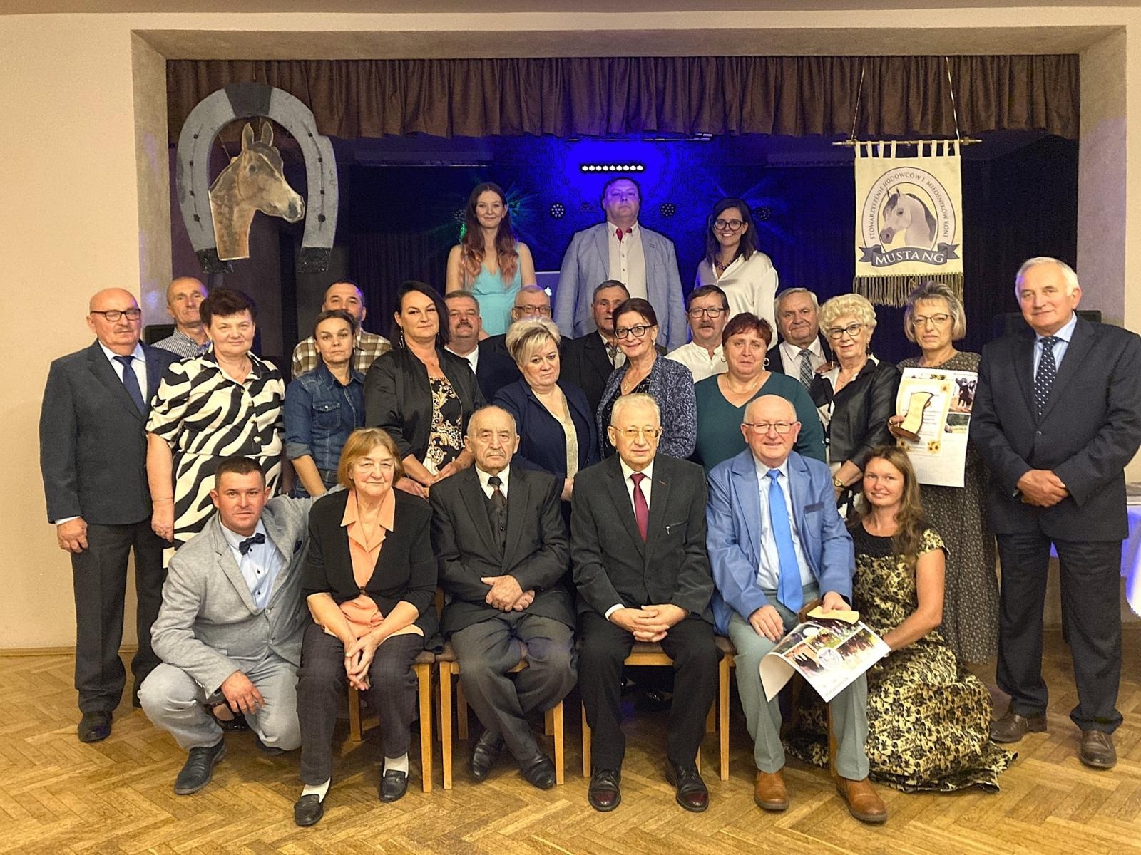 Zdjęcie w galerii na portalu naszwodzislaw.com: 20-lecie Stowarzyszenia Hodowców i Miłośników Koni Mustang wiadomości z regionu
