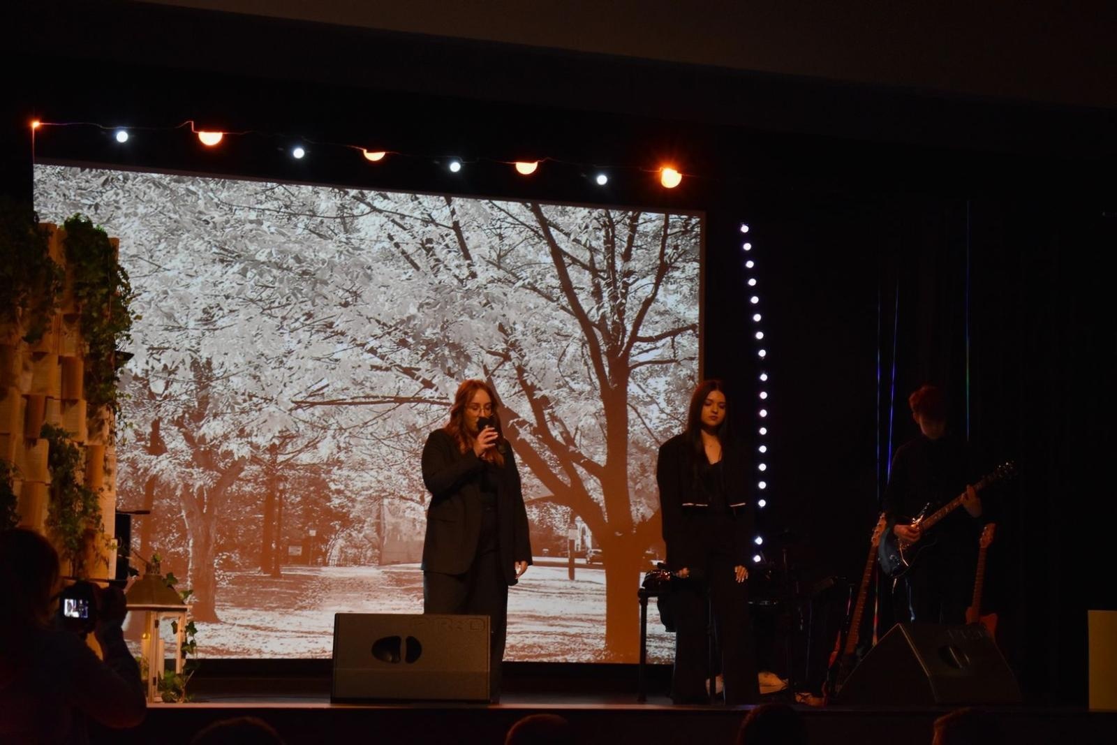 Zdjęcie w galerii na portalu naszwodzislaw.com: Powiatowe obchody Dnia Edukacji Narodowej [FOTO] wiadomości z regionu