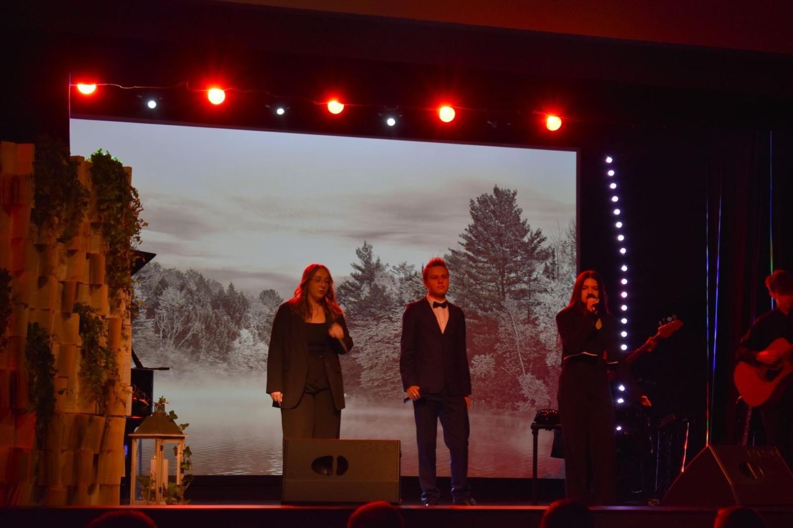 Zdjęcie w galerii na portalu naszwodzislaw.com: Powiatowe obchody Dnia Edukacji Narodowej [FOTO] wiadomości z regionu