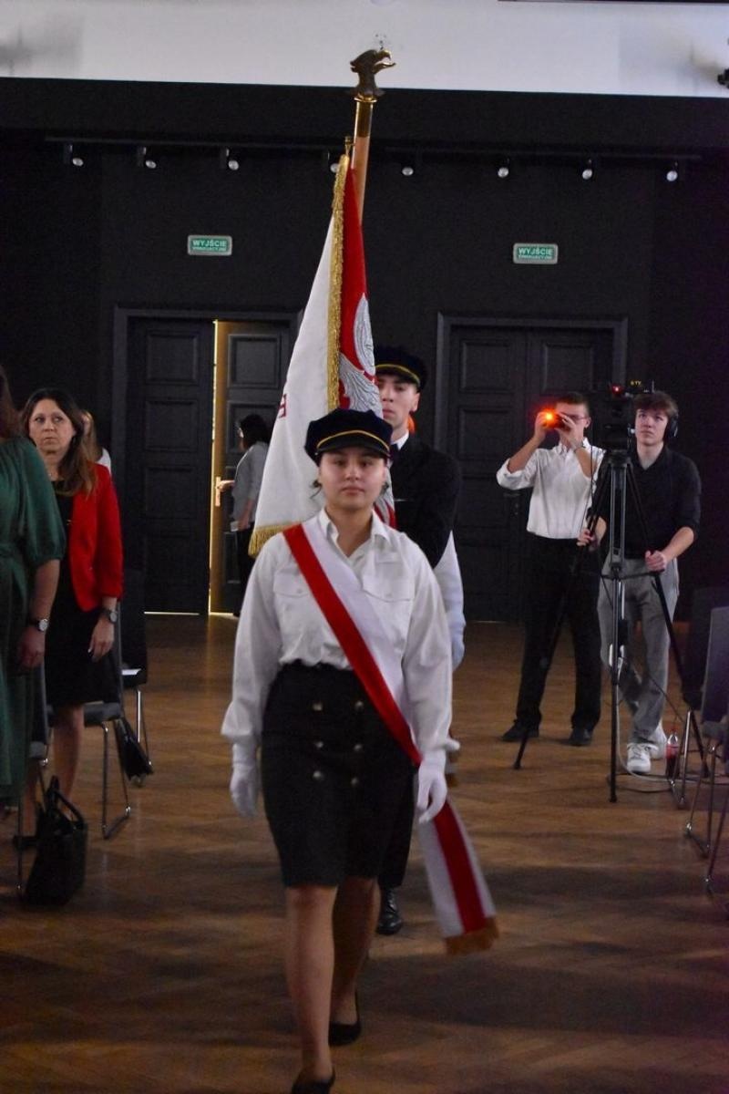 Zdjęcie w galerii na portalu naszwodzislaw.com: Powiatowe obchody Dnia Edukacji Narodowej [FOTO] wiadomości z regionu