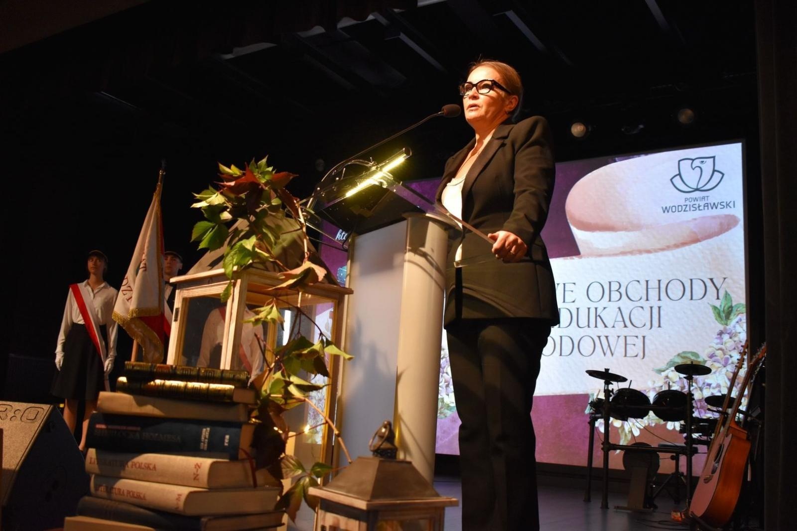 Zdjęcie w galerii na portalu naszwodzislaw.com: Powiatowe obchody Dnia Edukacji Narodowej [FOTO] wiadomości z regionu