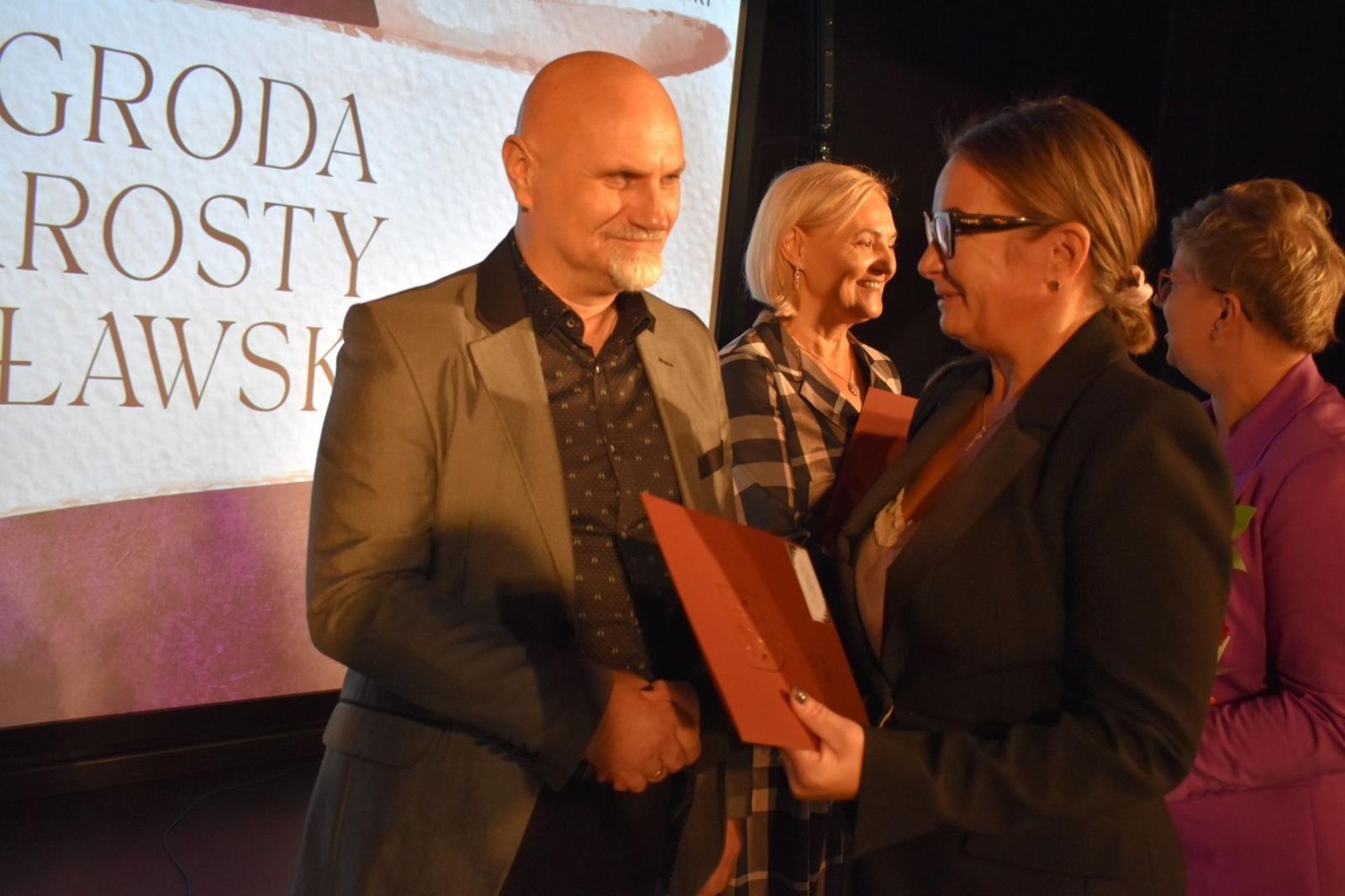 Zdjęcie w galerii na portalu naszwodzislaw.com: Powiatowe obchody Dnia Edukacji Narodowej [FOTO] wiadomości z regionu