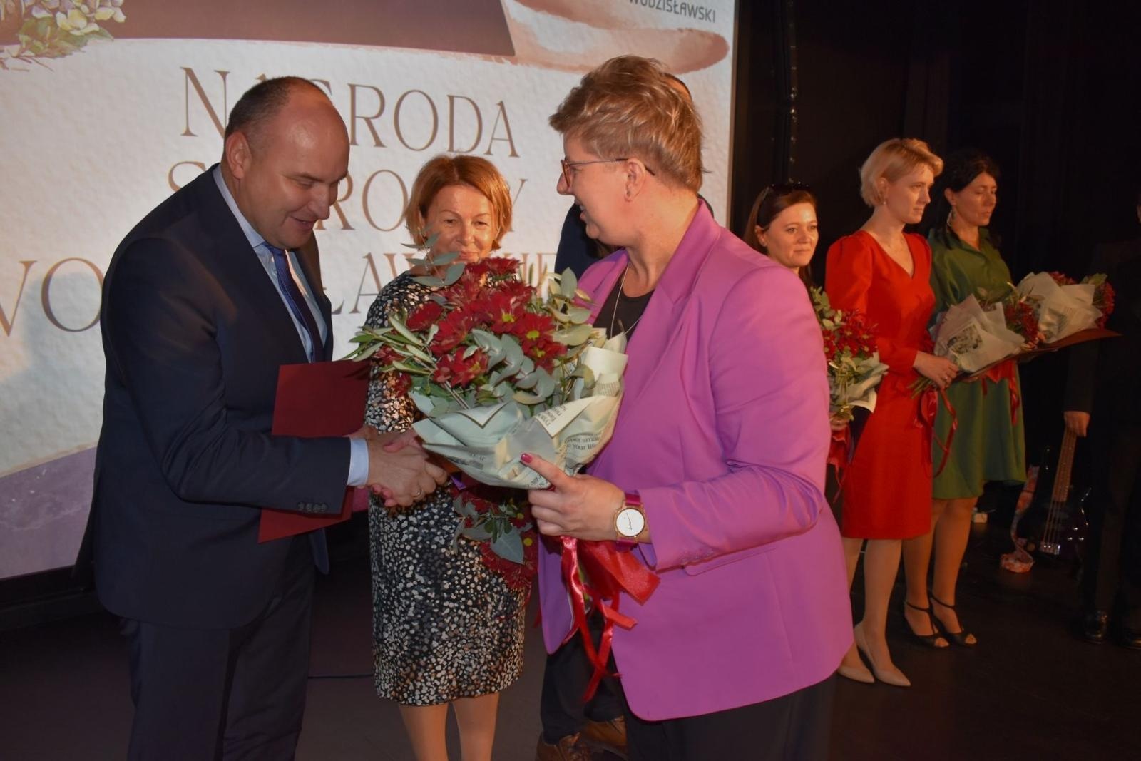 Zdjęcie w galerii na portalu naszwodzislaw.com: Powiatowe obchody Dnia Edukacji Narodowej [FOTO] wiadomości z regionu