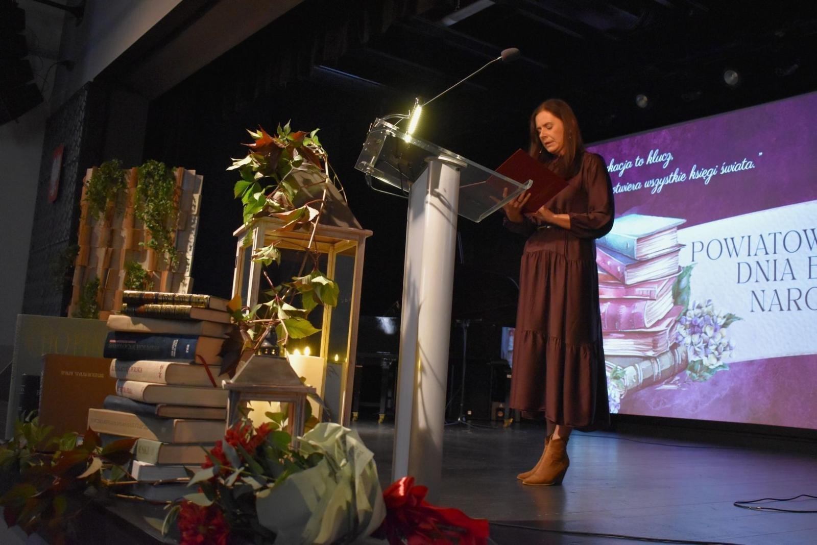 Zdjęcie w galerii na portalu naszwodzislaw.com: Powiatowe obchody Dnia Edukacji Narodowej [FOTO] wiadomości z regionu