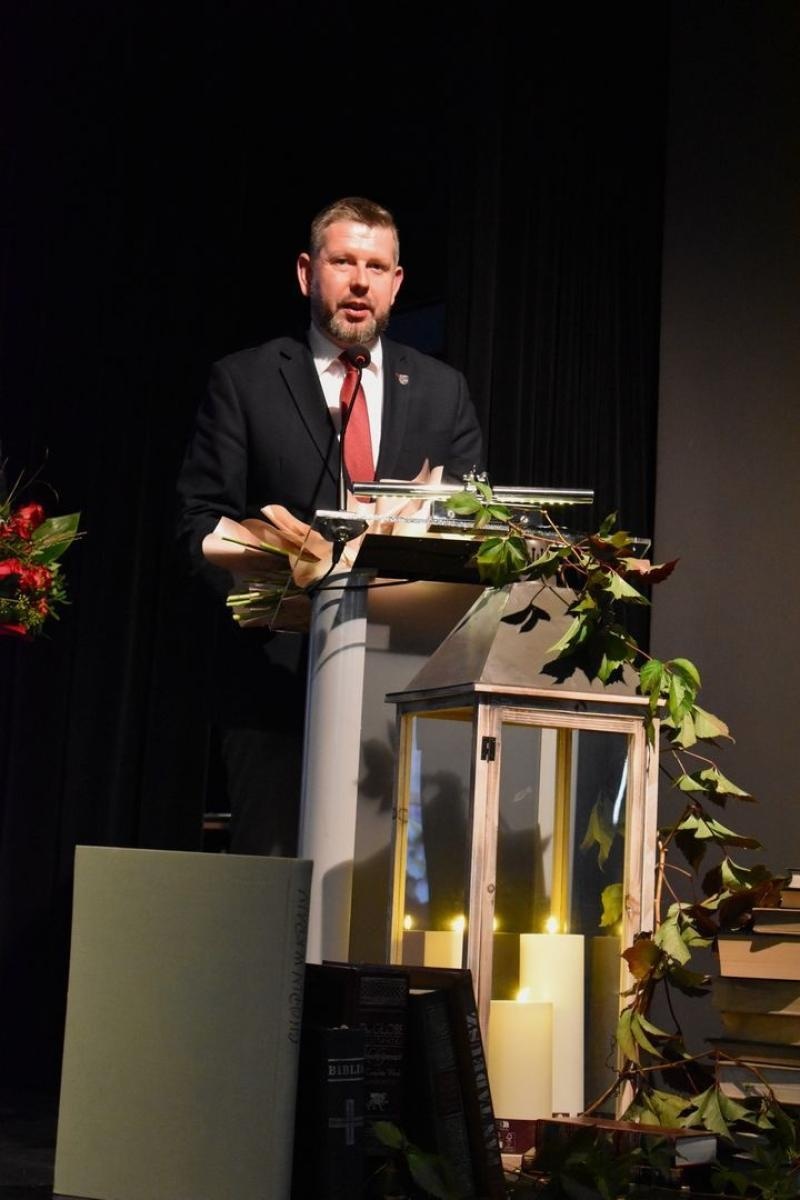 Zdjęcie w galerii na portalu naszwodzislaw.com: Powiatowe obchody Dnia Edukacji Narodowej [FOTO] wiadomości z regionu