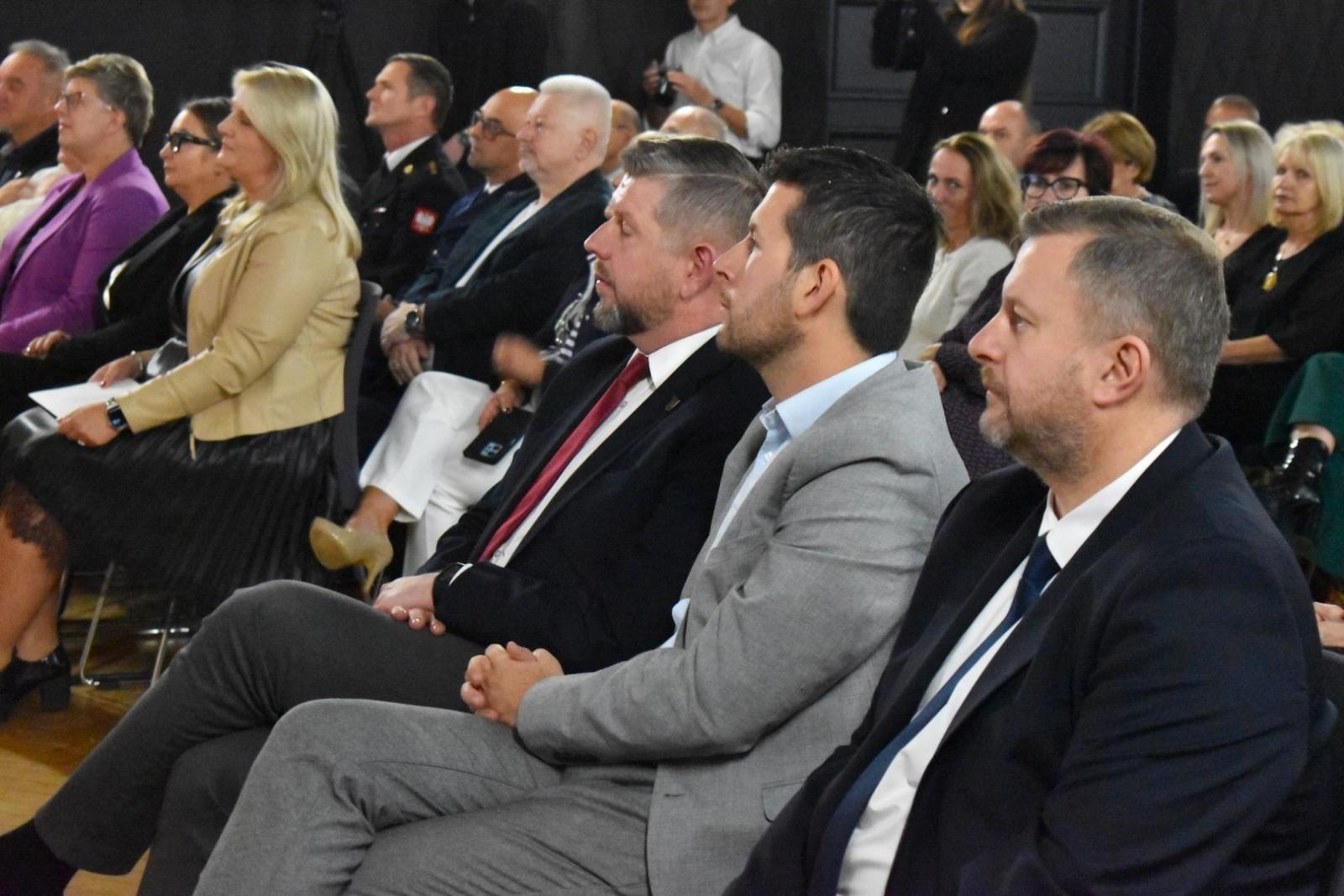 Zdjęcie w galerii na portalu naszwodzislaw.com: Powiatowe obchody Dnia Edukacji Narodowej [FOTO] wiadomości z regionu