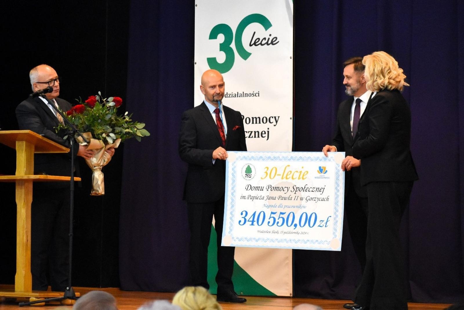 Zdjęcie w galerii na portalu naszwodzislaw.com: Jubileusz Domu Pomocy Społecznej w Gorzycach [FOTO] wiadomości z regionu