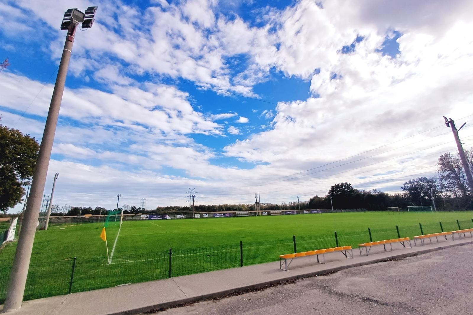 Zdjęcie w galerii na portalu naszwodzislaw.com: Boiska w Godowie i Łaziskach z nowym oświetleniem wiadomości z regionu