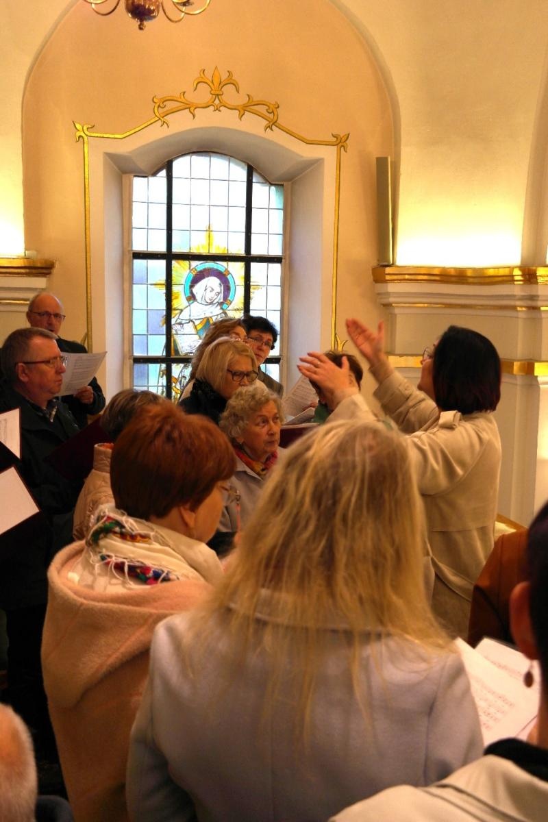 Zdjęcie w galerii na portalu naszwodzislaw.com: Chór Jadwiga z WCK wystąpił w kościele w Zawadzie wiadomości z regionu