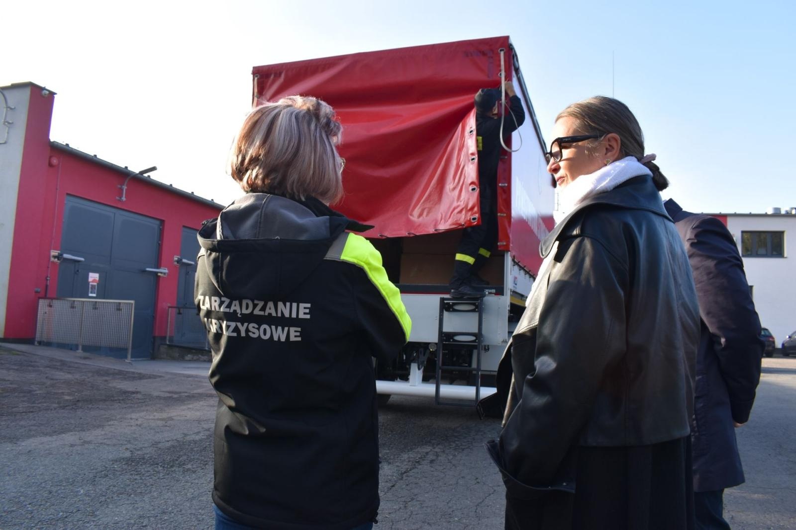 Zdjęcie w galerii na portalu naszwodzislaw.com: Łóżka dla poszkodowanych w powodzi wyruszyły z Wodzisławia Śląskiego do Głuchołaz wiadomości z regionu