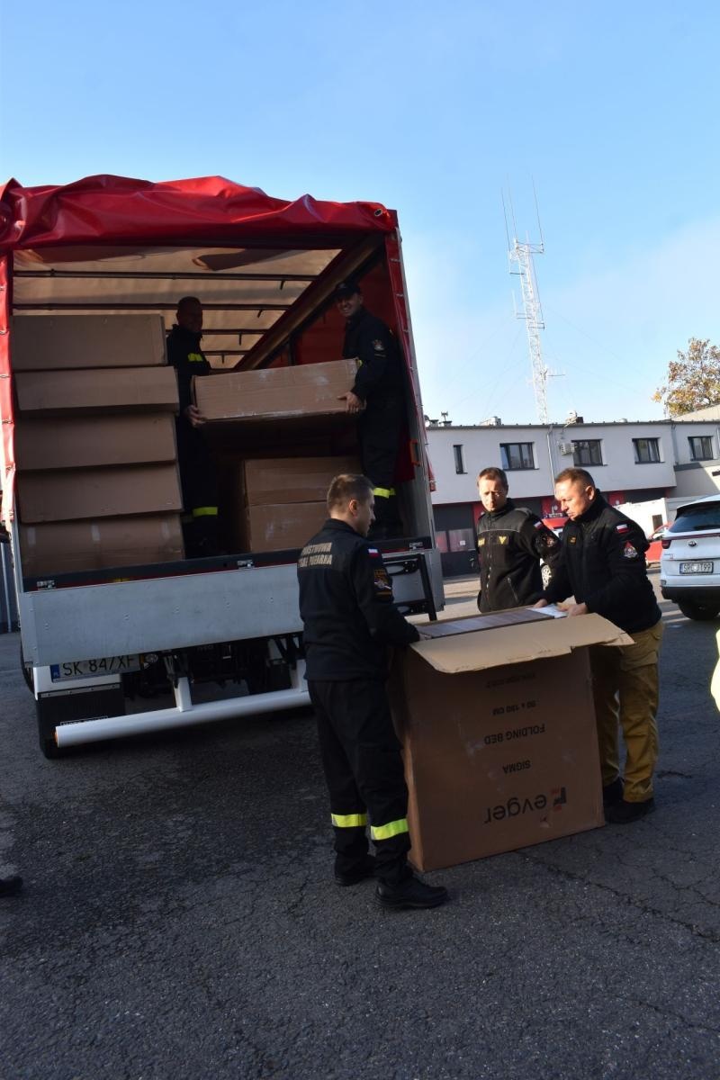 Zdjęcie w galerii na portalu naszwodzislaw.com: Łóżka dla poszkodowanych w powodzi wyruszyły z Wodzisławia Śląskiego do Głuchołaz wiadomości z regionu