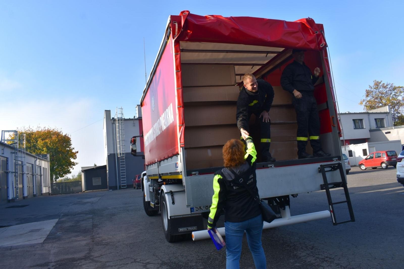 Zdjęcie w galerii na portalu naszwodzislaw.com: Łóżka dla poszkodowanych w powodzi wyruszyły z Wodzisławia Śląskiego do Głuchołaz wiadomości z regionu