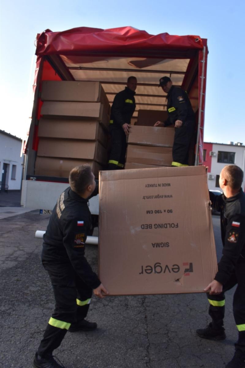 Zdjęcie w galerii na portalu naszwodzislaw.com: Łóżka dla poszkodowanych w powodzi wyruszyły z Wodzisławia Śląskiego do Głuchołaz wiadomości z regionu