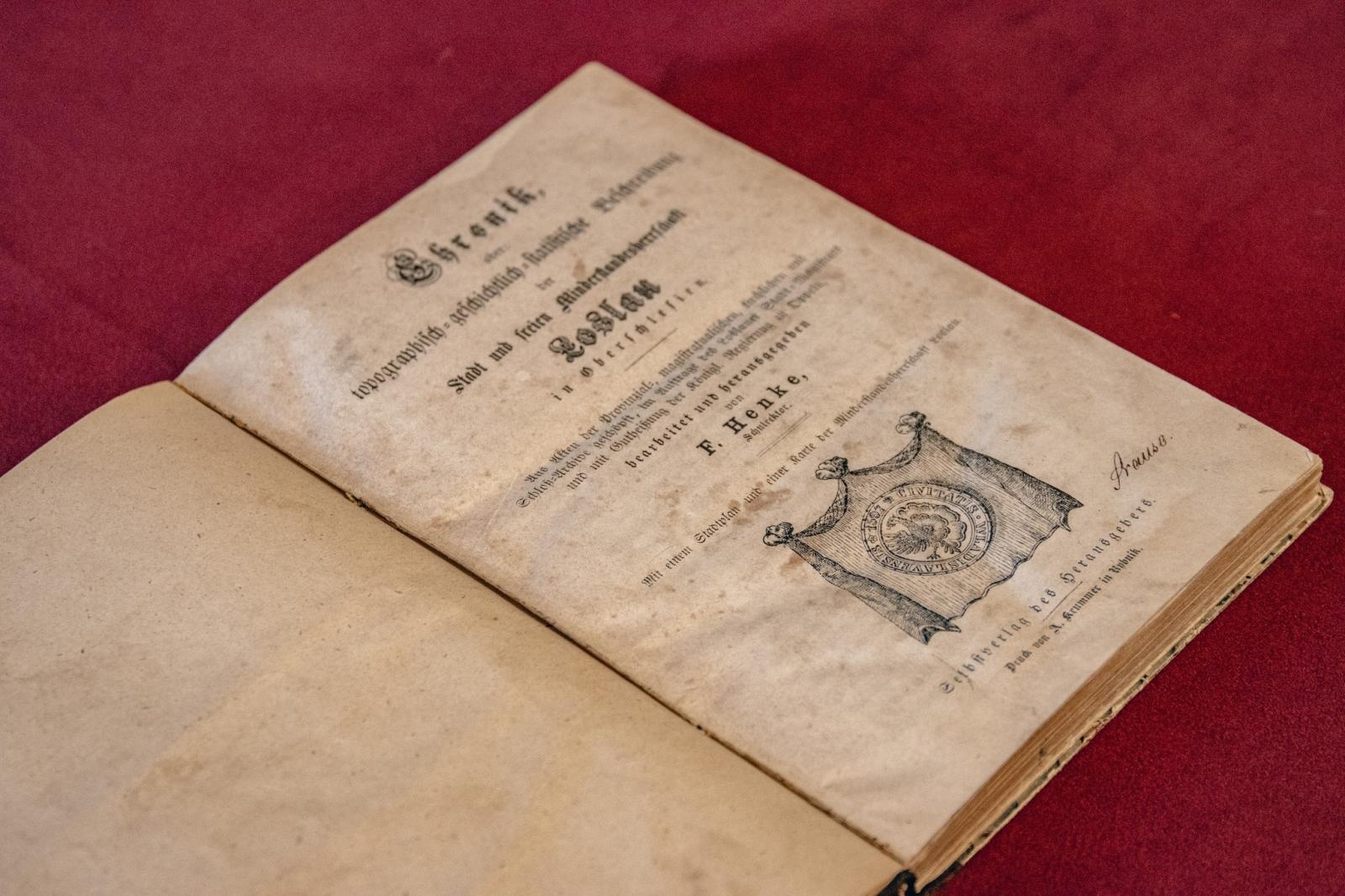 Zdjęcie w galerii na portalu naszwodzislaw.com: Sławomir Kulpa dyrektor wodzisławskiego Muzeum pozyskał cenne dzieło wiadomości z regionu