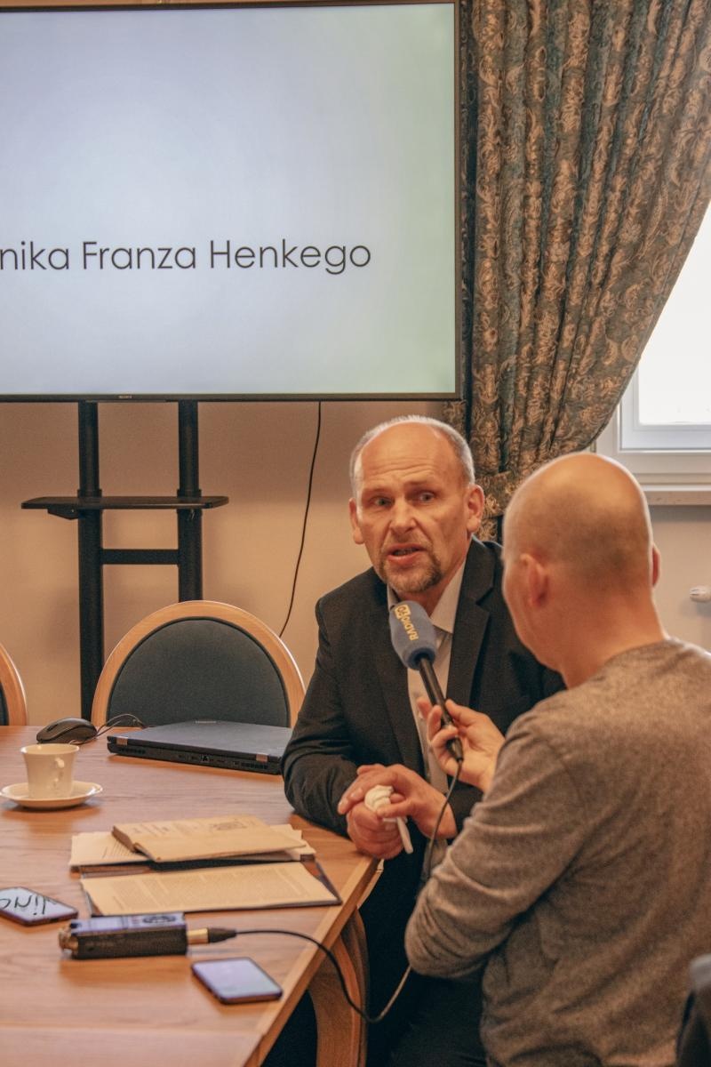 Zdjęcie w galerii na portalu naszwodzislaw.com: Sławomir Kulpa dyrektor wodzisławskiego Muzeum pozyskał cenne dzieło wiadomości z regionu