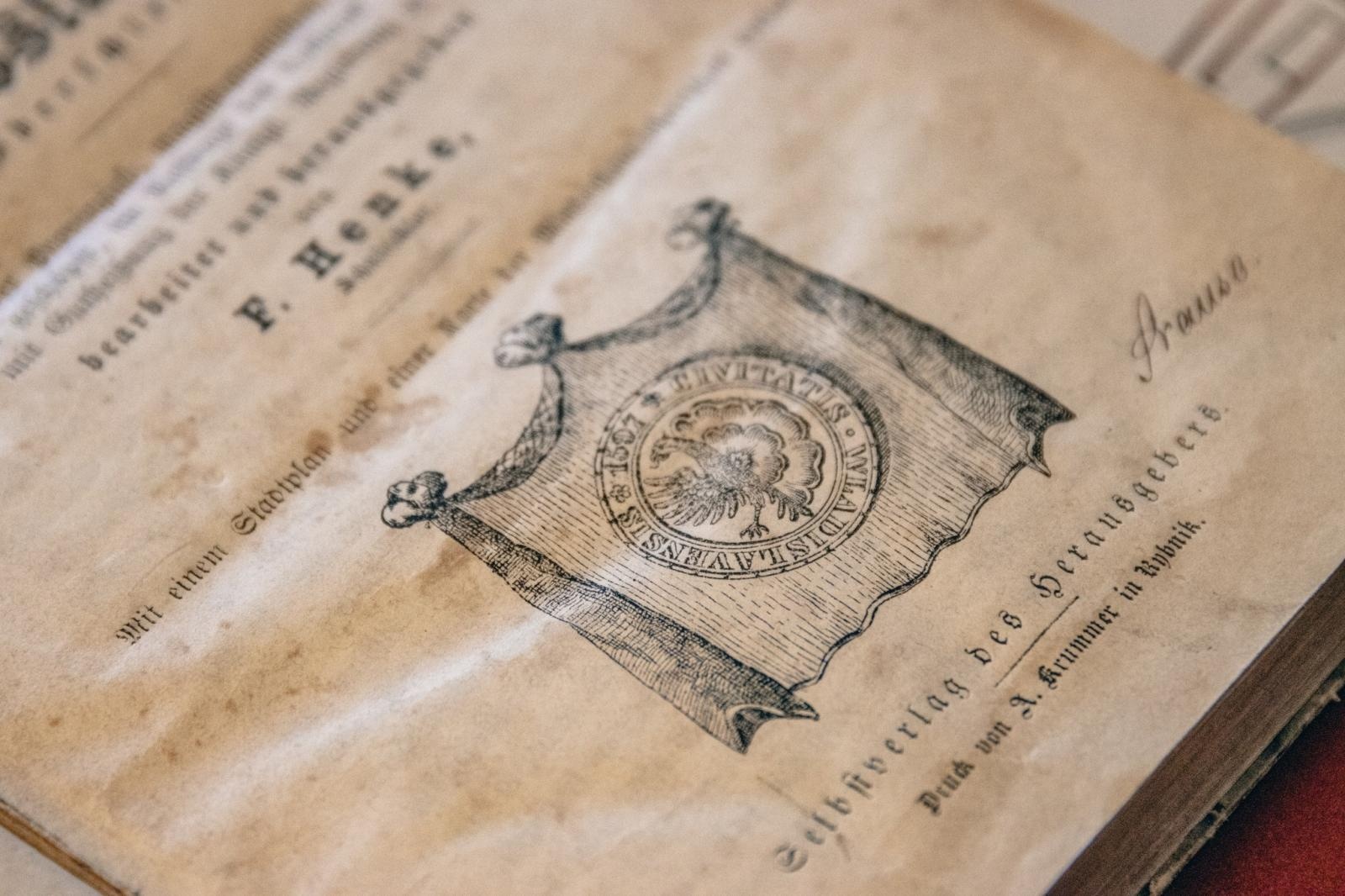 Zdjęcie w galerii na portalu naszwodzislaw.com: Sławomir Kulpa dyrektor wodzisławskiego Muzeum pozyskał cenne dzieło wiadomości z regionu