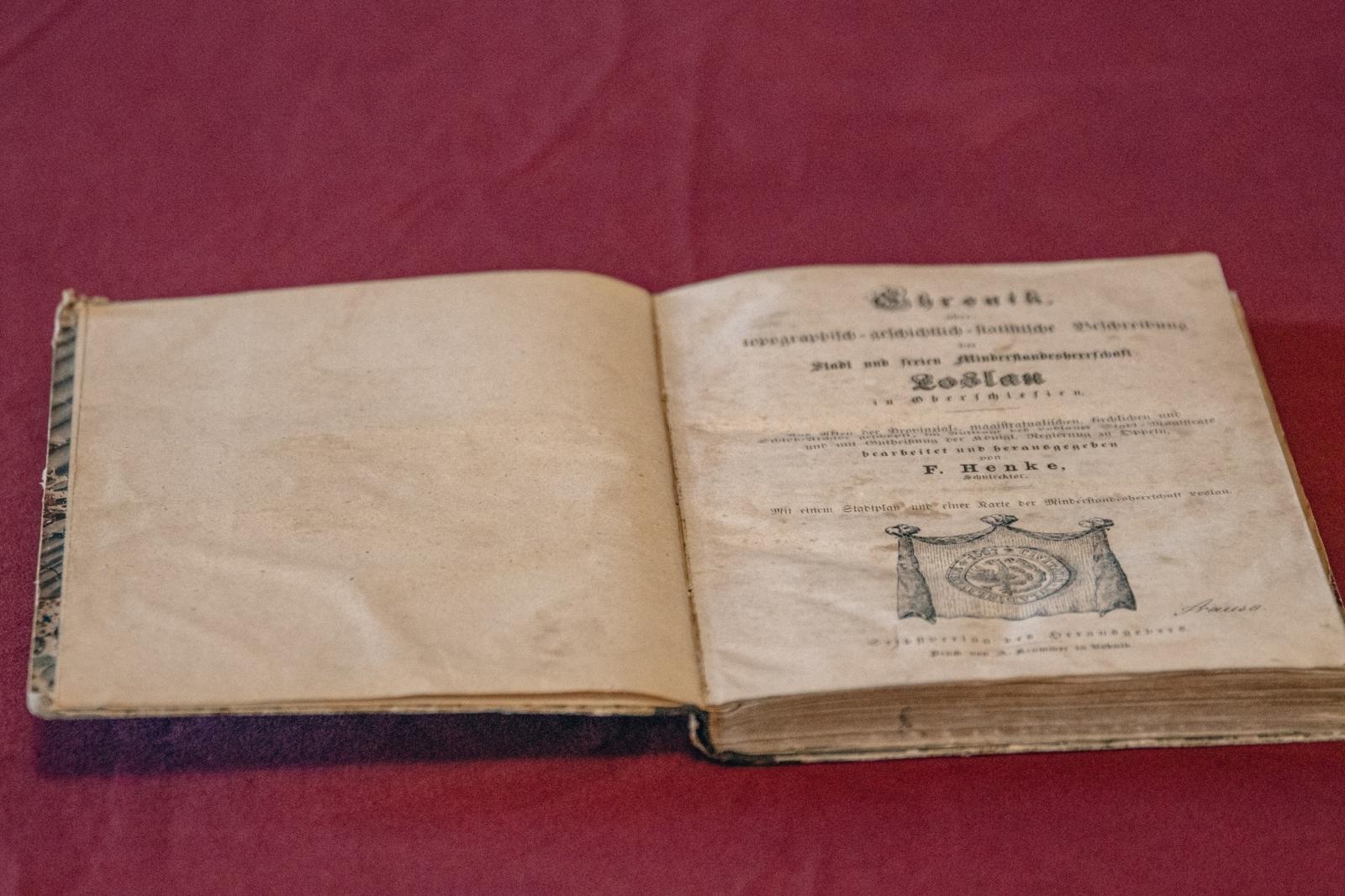 Zdjęcie w galerii na portalu naszwodzislaw.com: Sławomir Kulpa dyrektor wodzisławskiego Muzeum pozyskał cenne dzieło wiadomości z regionu