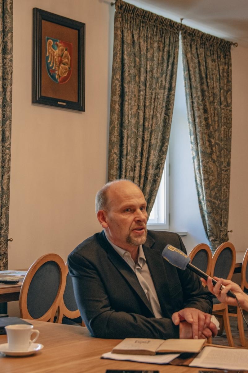 Zdjęcie w galerii na portalu naszwodzislaw.com: Sławomir Kulpa dyrektor wodzisławskiego Muzeum pozyskał cenne dzieło wiadomości z regionu