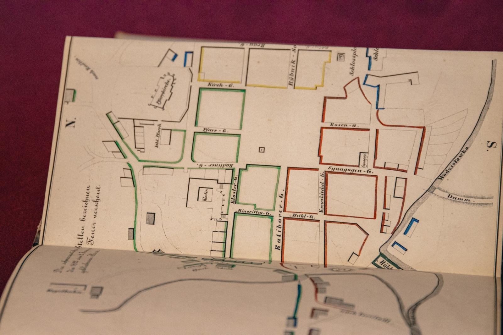 Zdjęcie w galerii na portalu naszwodzislaw.com: Sławomir Kulpa dyrektor wodzisławskiego Muzeum pozyskał cenne dzieło wiadomości z regionu