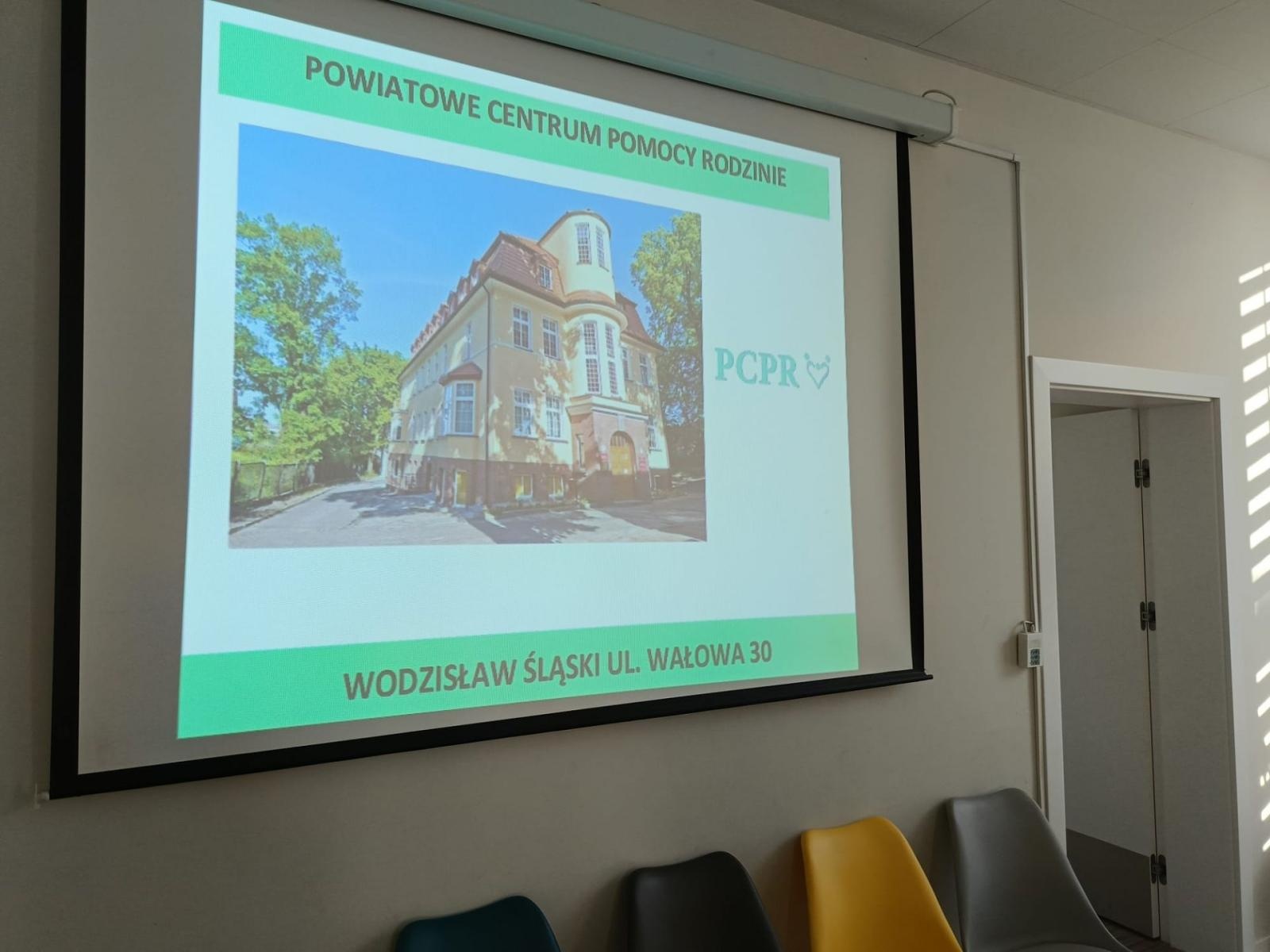 Zdjęcie w galerii na portalu naszwodzislaw.com: PCPR poszukuje rodzin zastępczych wiadomości z regionu