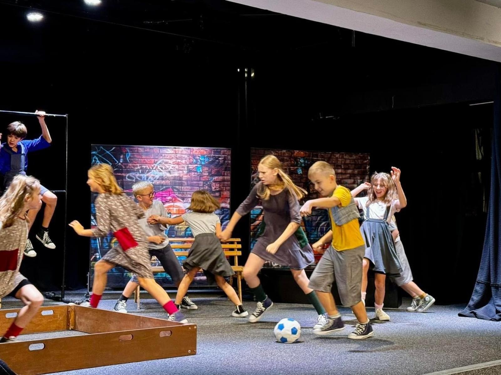 Zdjęcie w galerii na portalu naszwodzislaw.com: 1. miejsce Teatru Szydełko z WCK na festiwalu Dziatwa wiadomości z regionu