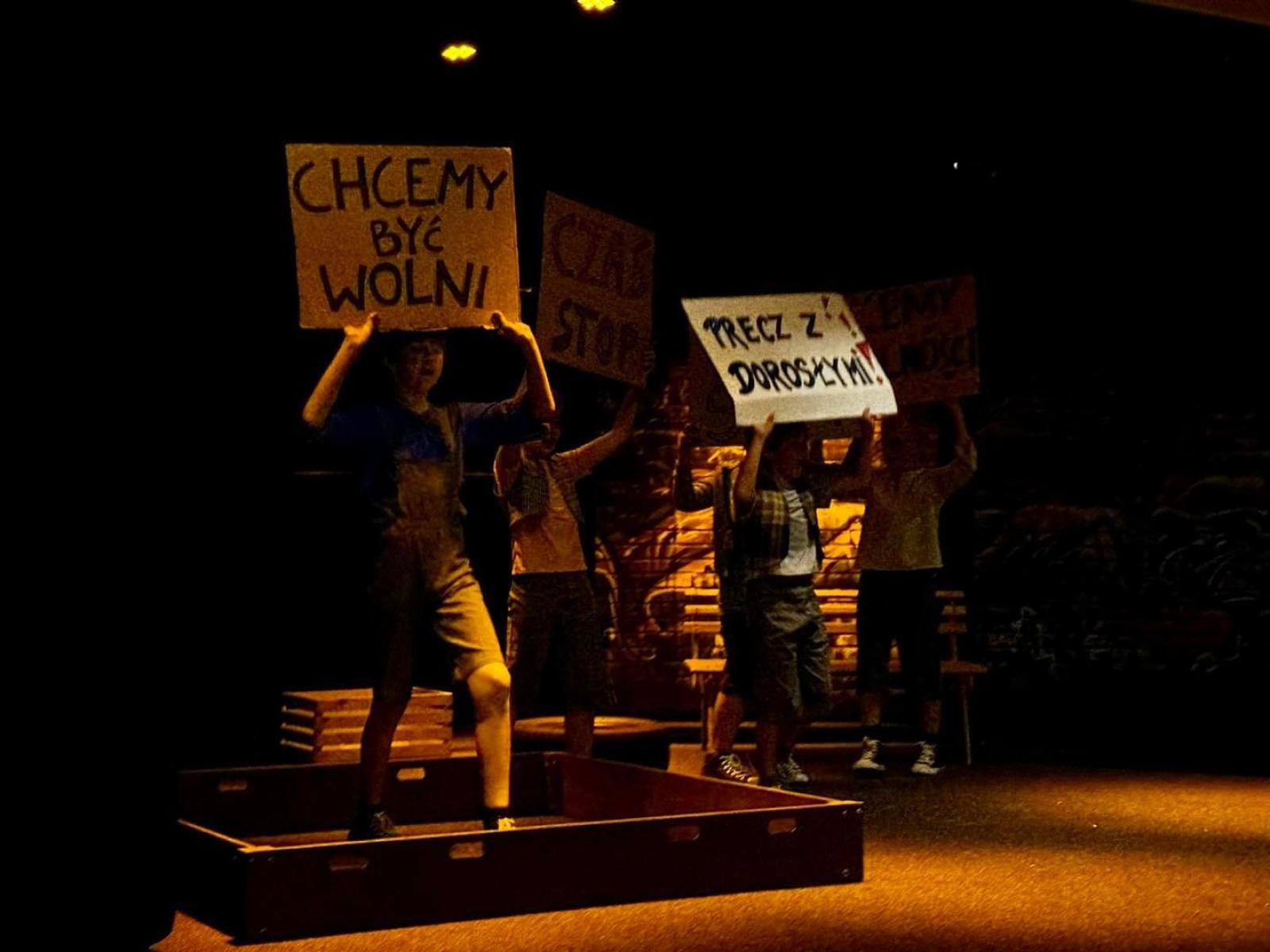 Zdjęcie w galerii na portalu naszwodzislaw.com: 1. miejsce Teatru Szydełko z WCK na festiwalu Dziatwa wiadomości z regionu