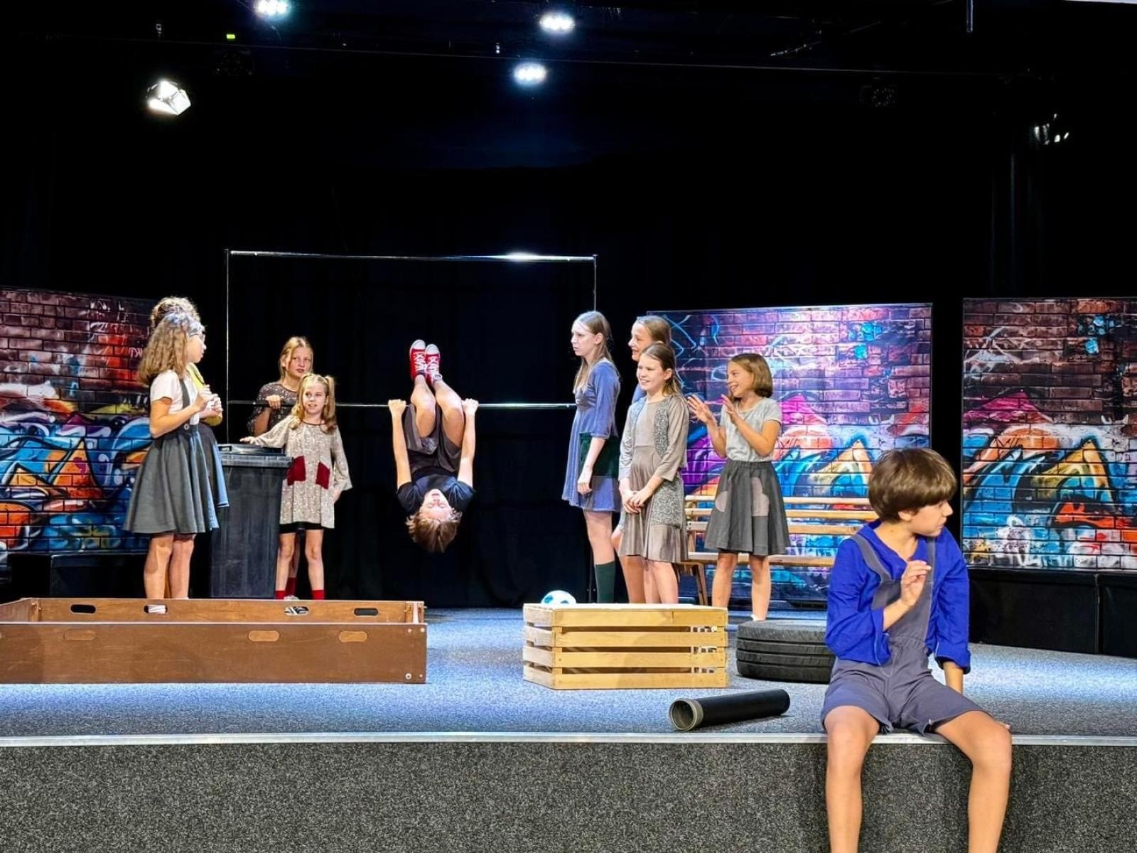 Zdjęcie w galerii na portalu naszwodzislaw.com: 1. miejsce Teatru Szydełko z WCK na festiwalu Dziatwa wiadomości z regionu