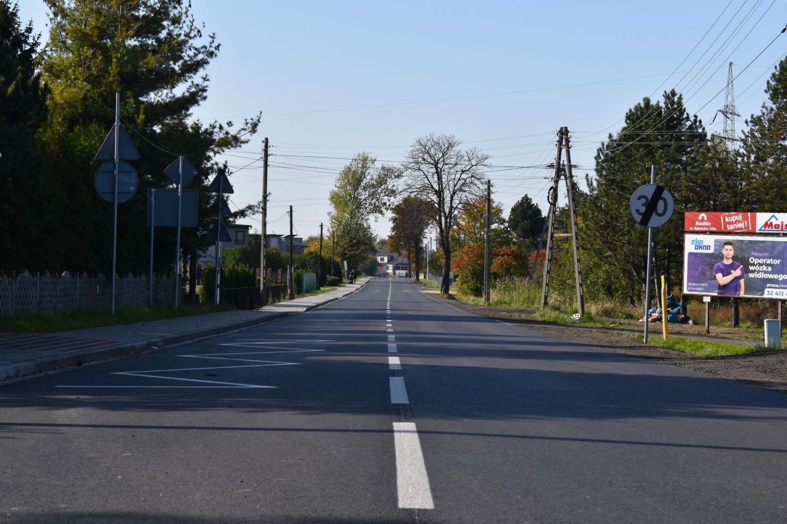 Zdjęcie w galerii na portalu naszwodzislaw.com: Rymera w Radlinie po odbiorze wiadomości z regionu