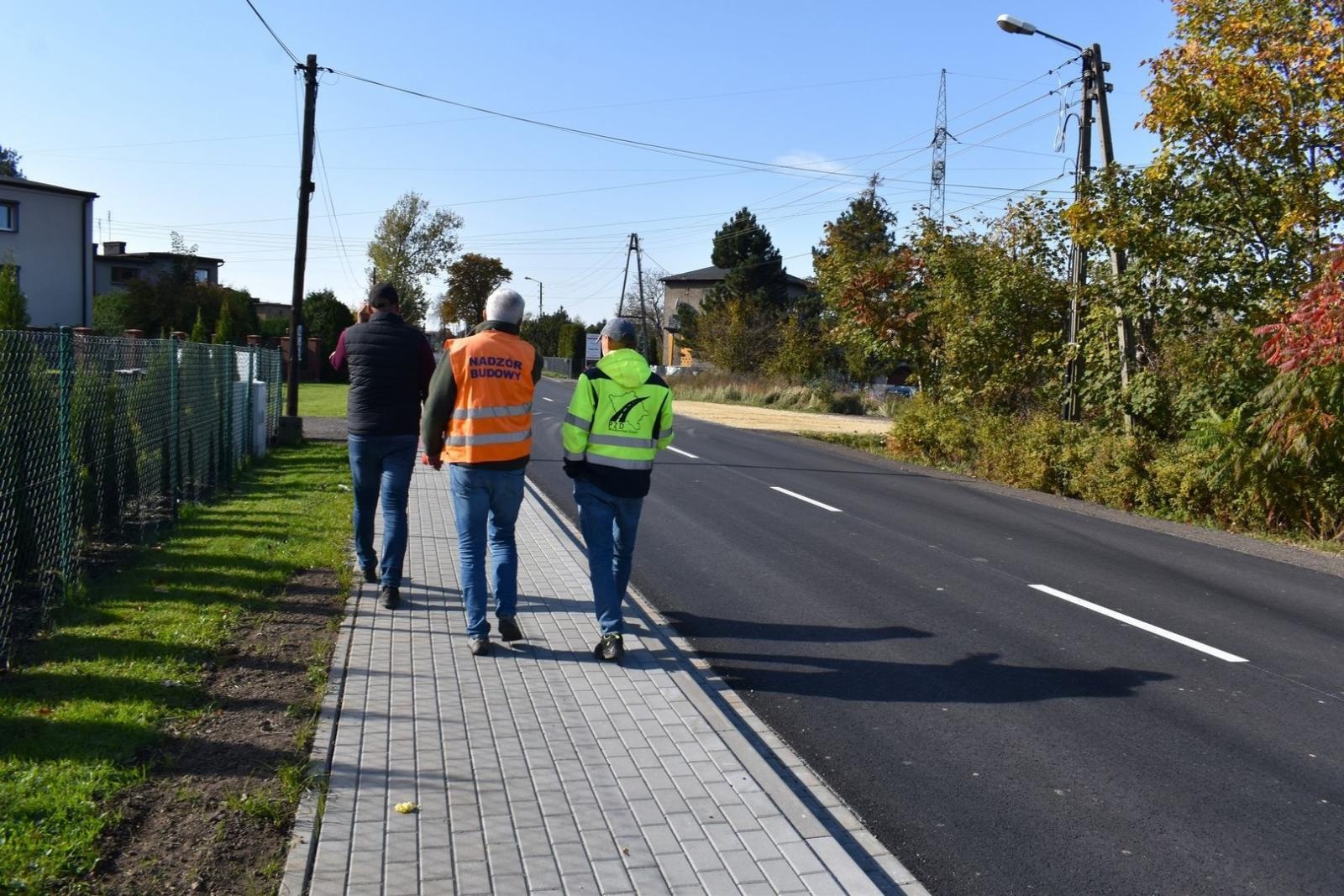 Zdjęcie w galerii na portalu naszwodzislaw.com: Rymera w Radlinie po odbiorze wiadomości z regionu