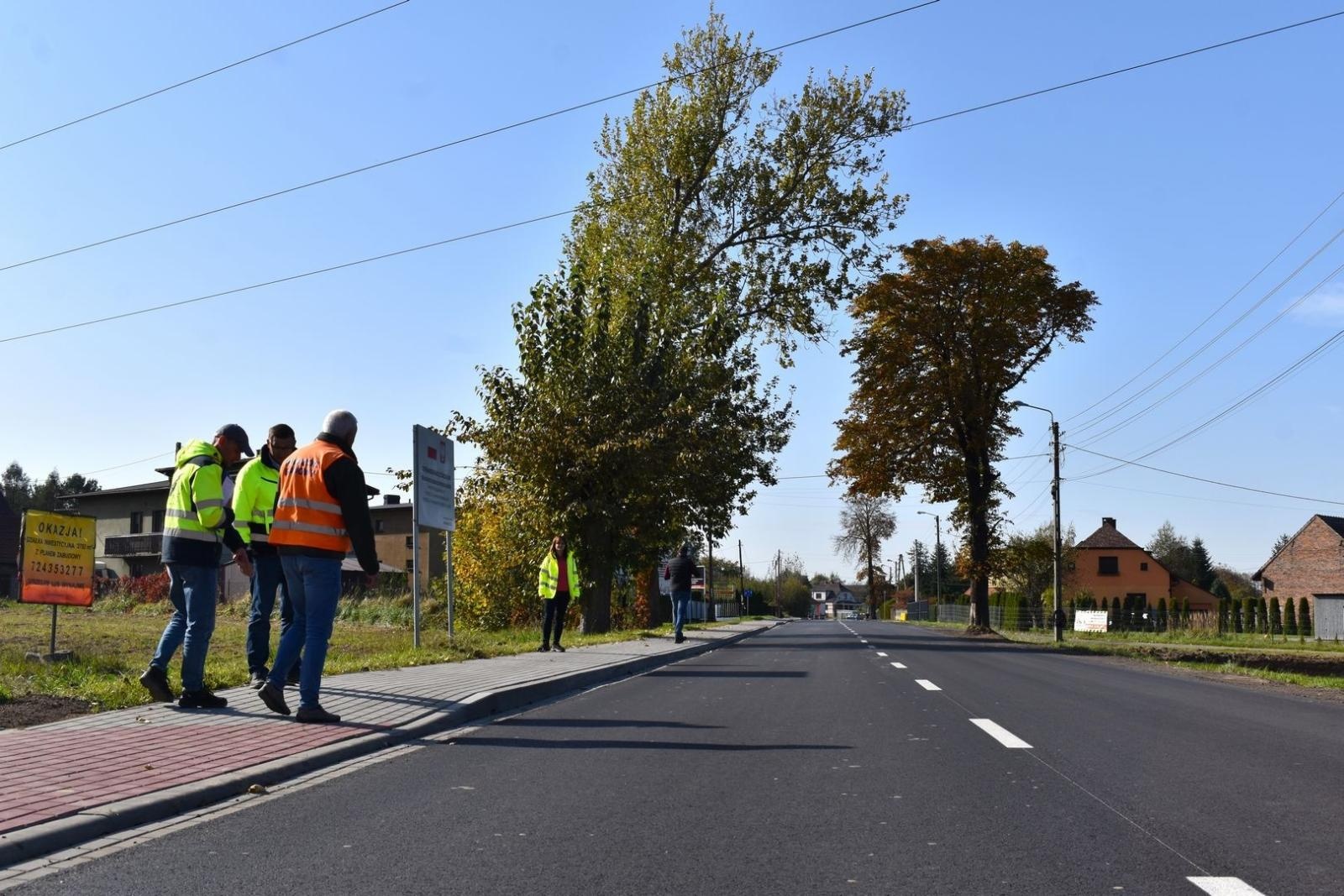 Zdjęcie w galerii na portalu naszwodzislaw.com: Rymera w Radlinie po odbiorze wiadomości z regionu