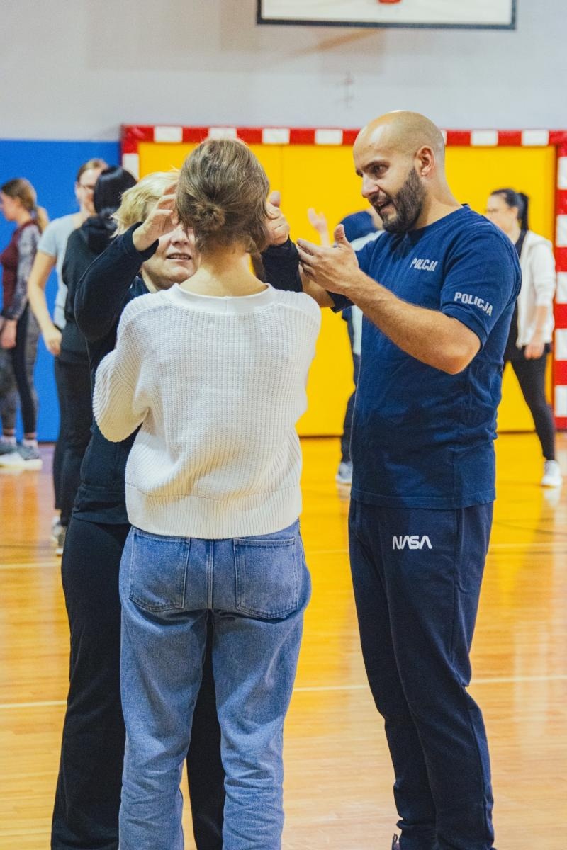 Zdjęcie w galerii na portalu naszwodzislaw.com: Rozpoczął się cykl warsztatów samoobronny wiadomości z regionu