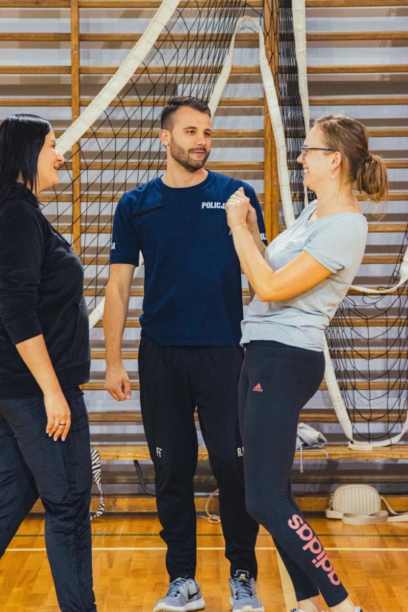 Zdjęcie w galerii na portalu naszwodzislaw.com: Rozpoczął się cykl warsztatów samoobronny wiadomości z regionu