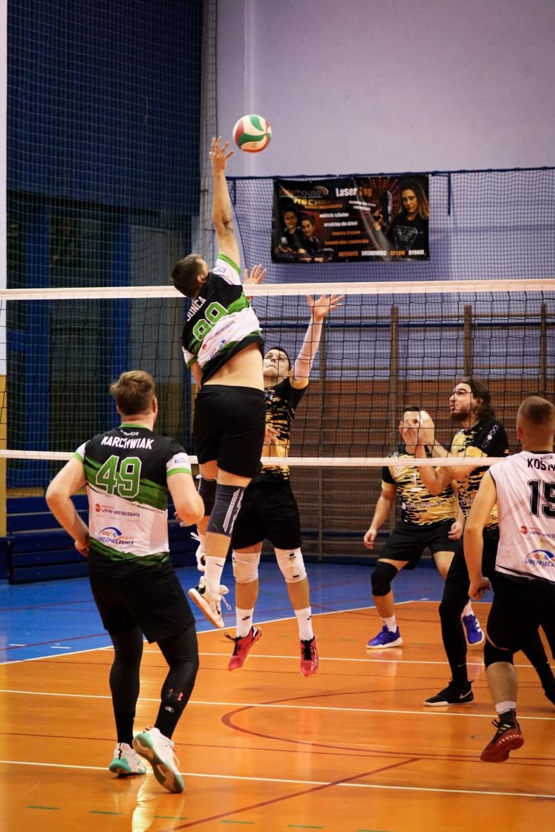 Zdjęcie w galerii na portalu naszwodzislaw.com: Zacięta walka na parkiecie. SK Górnik Radlin wygrywa po tie-breaku [FOTO] wiadomości z regionu