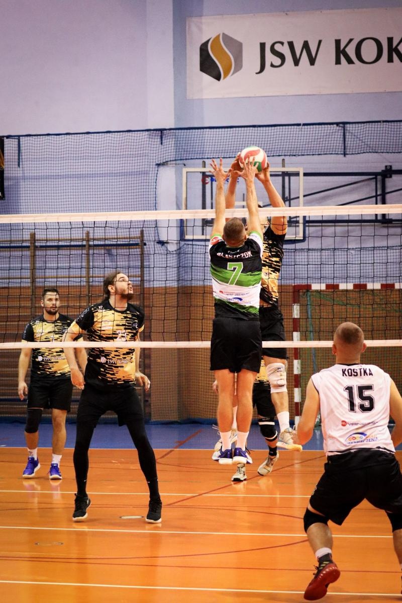 Zdjęcie w galerii na portalu naszwodzislaw.com: Zacięta walka na parkiecie. SK Górnik Radlin wygrywa po tie-breaku [FOTO] wiadomości z regionu