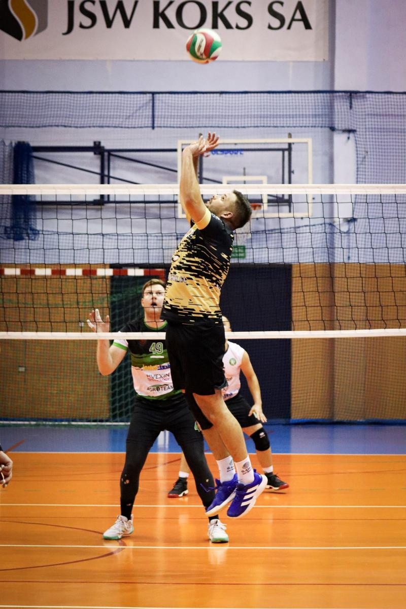 Zdjęcie w galerii na portalu naszwodzislaw.com: Zacięta walka na parkiecie. SK Górnik Radlin wygrywa po tie-breaku [FOTO] wiadomości z regionu