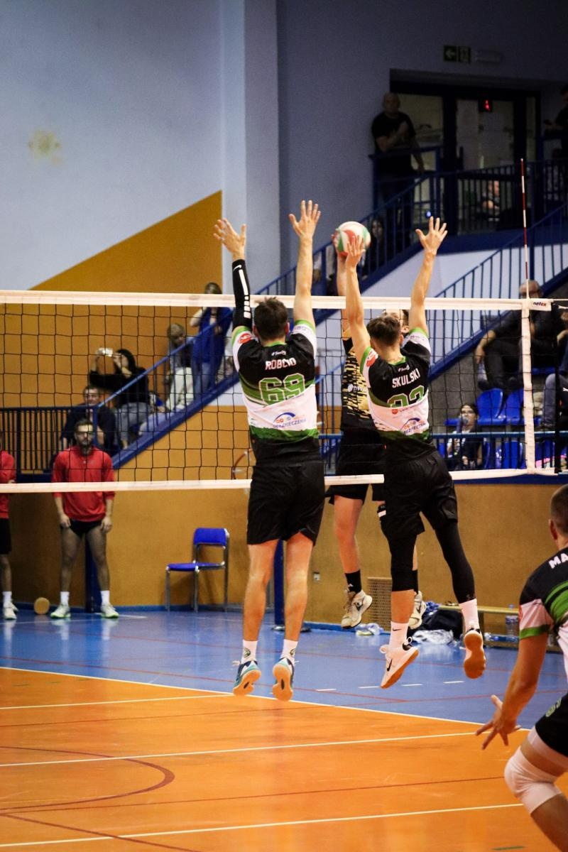 Zdjęcie w galerii na portalu naszwodzislaw.com: Zacięta walka na parkiecie. SK Górnik Radlin wygrywa po tie-breaku [FOTO] wiadomości z regionu