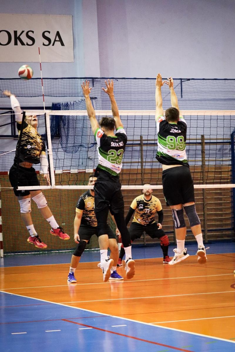 Zdjęcie w galerii na portalu naszwodzislaw.com: Zacięta walka na parkiecie. SK Górnik Radlin wygrywa po tie-breaku [FOTO] wiadomości z regionu