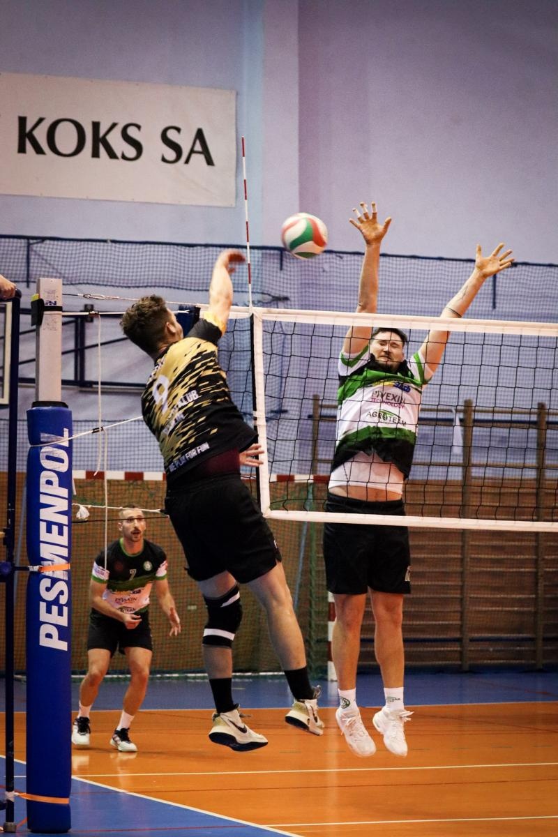 Zdjęcie w galerii na portalu naszwodzislaw.com: Zacięta walka na parkiecie. SK Górnik Radlin wygrywa po tie-breaku [FOTO] wiadomości z regionu