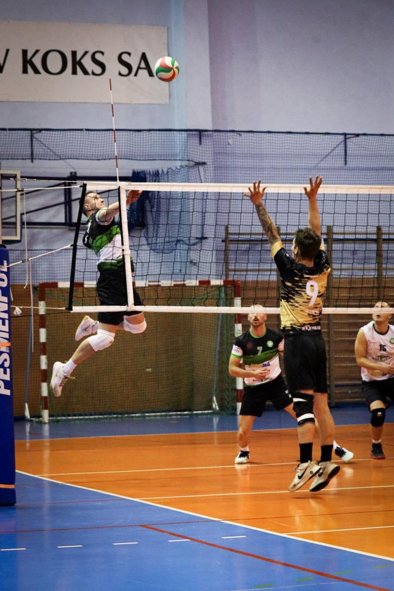 Zdjęcie w galerii na portalu naszwodzislaw.com: Zacięta walka na parkiecie. SK Górnik Radlin wygrywa po tie-breaku [FOTO] wiadomości z regionu