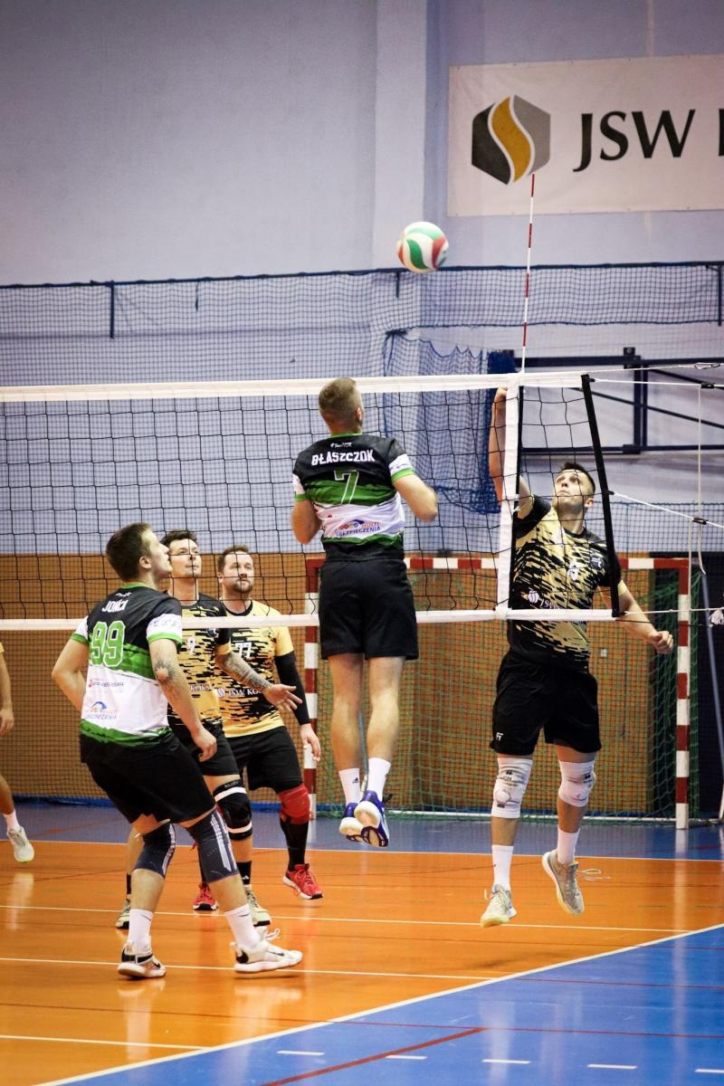 Zdjęcie w galerii na portalu naszwodzislaw.com: Zacięta walka na parkiecie. SK Górnik Radlin wygrywa po tie-breaku [FOTO] wiadomości z regionu
