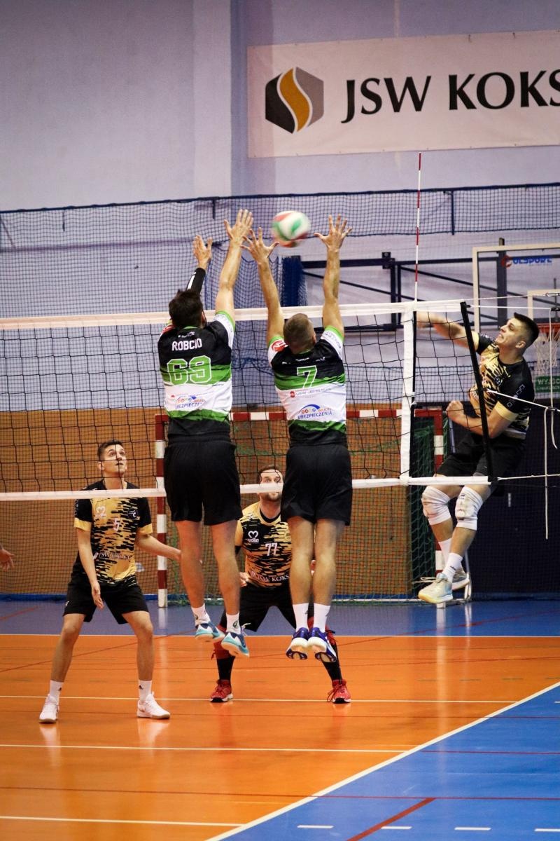 Zdjęcie w galerii na portalu naszwodzislaw.com: Zacięta walka na parkiecie. SK Górnik Radlin wygrywa po tie-breaku [FOTO] wiadomości z regionu