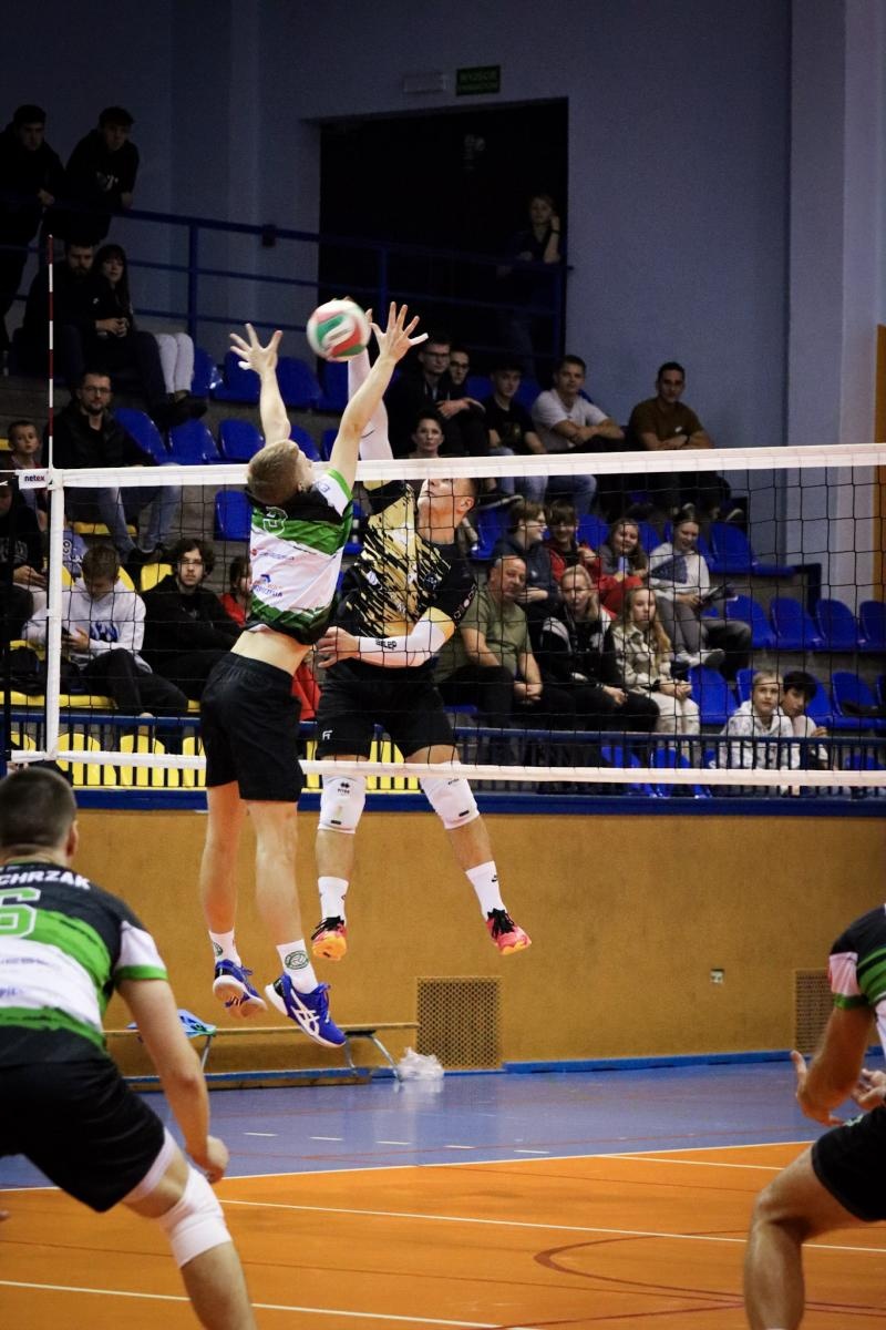 Zdjęcie w galerii na portalu naszwodzislaw.com: Zacięta walka na parkiecie. SK Górnik Radlin wygrywa po tie-breaku [FOTO] wiadomości z regionu