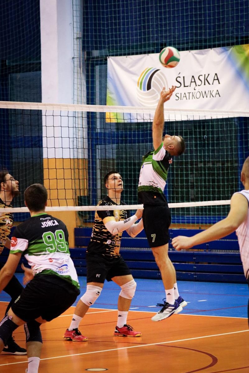 Zdjęcie w galerii na portalu naszwodzislaw.com: Zacięta walka na parkiecie. SK Górnik Radlin wygrywa po tie-breaku [FOTO] wiadomości z regionu